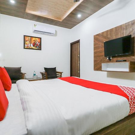 Oyo Flagship Hotel Ambani Zirakpur Buitenkant foto