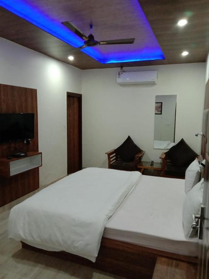 Oyo Flagship Hotel Ambani Zirakpur Buitenkant foto