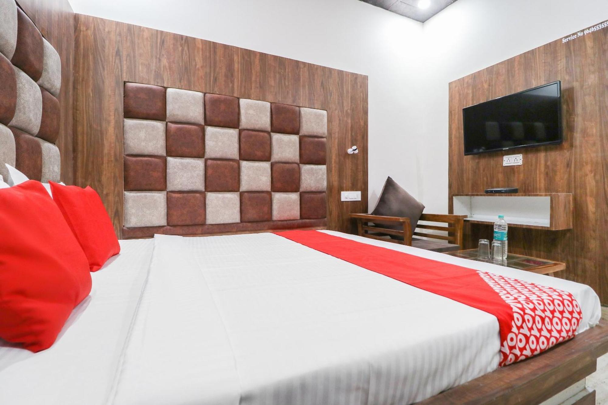 Oyo Flagship Hotel Ambani Zirakpur Buitenkant foto