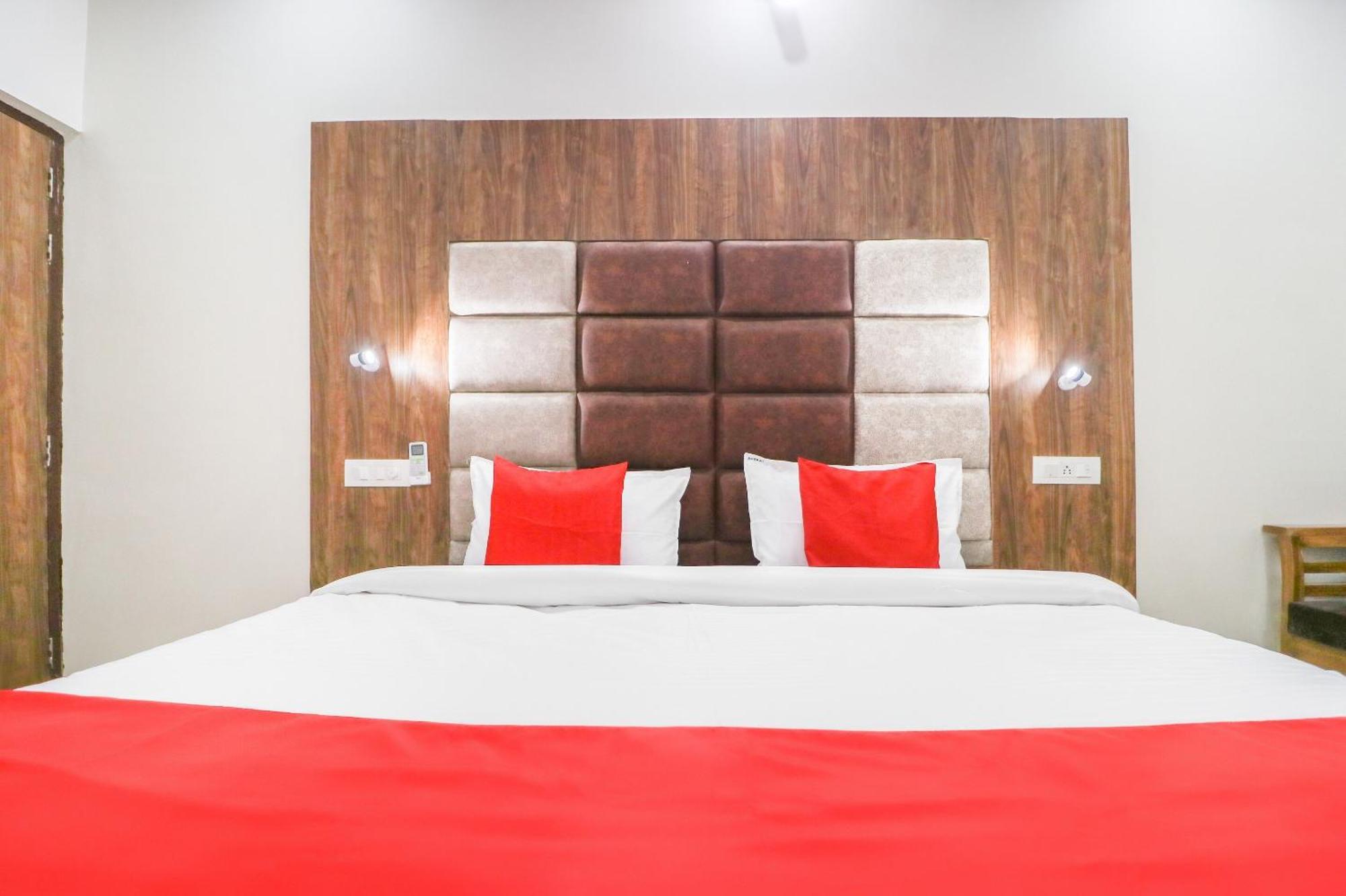 Oyo Flagship Hotel Ambani Zirakpur Buitenkant foto