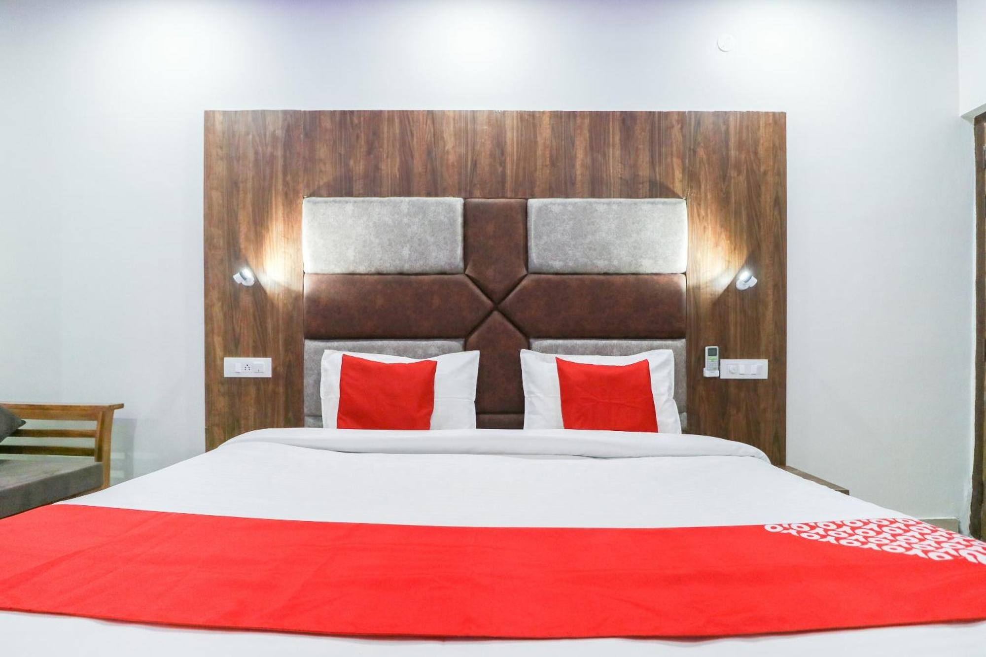 Oyo Flagship Hotel Ambani Zirakpur Buitenkant foto
