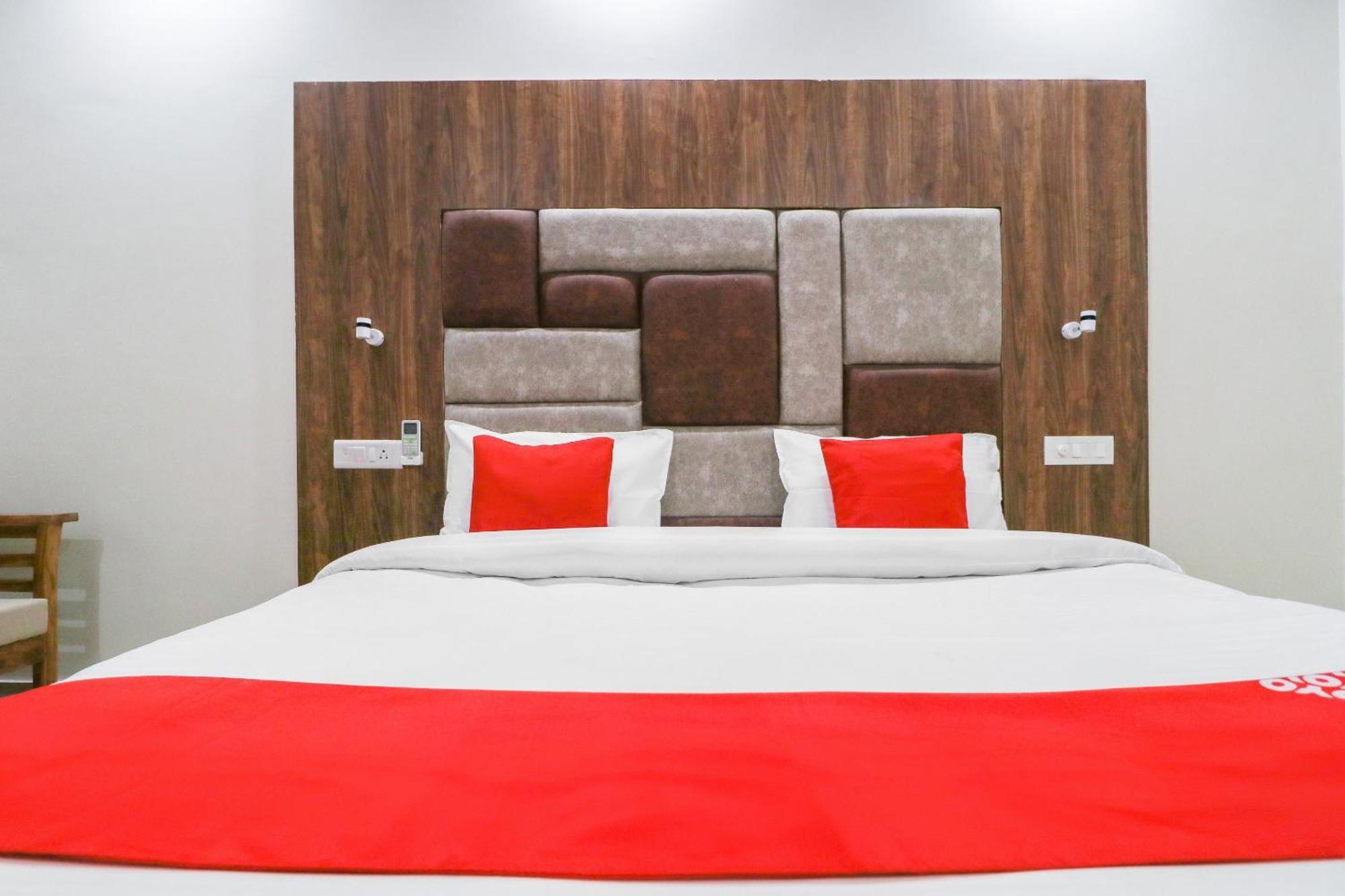 Oyo Flagship Hotel Ambani Zirakpur Buitenkant foto