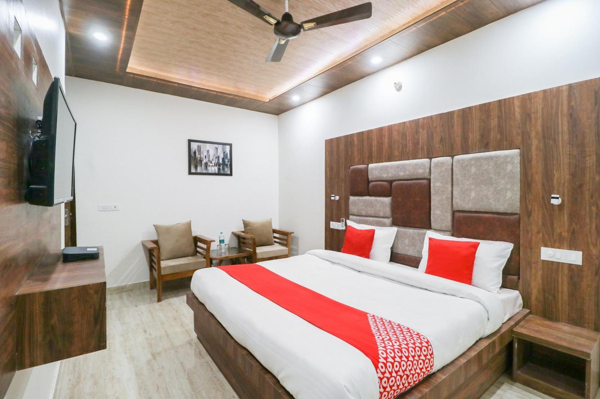 Oyo Flagship Hotel Ambani Zirakpur Buitenkant foto